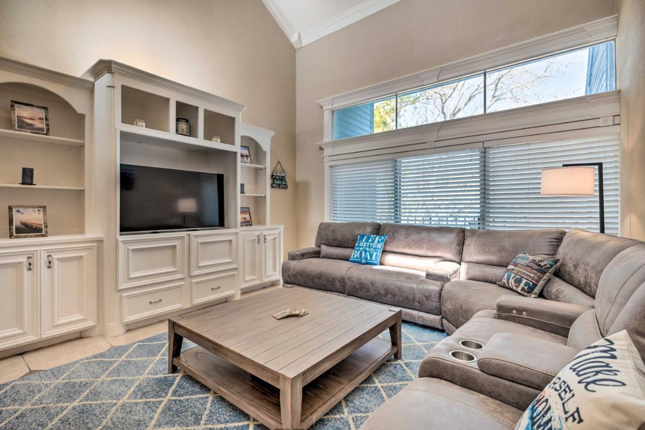 Idyllic Montgomery Condo With Pool And Lake View! 外观 照片