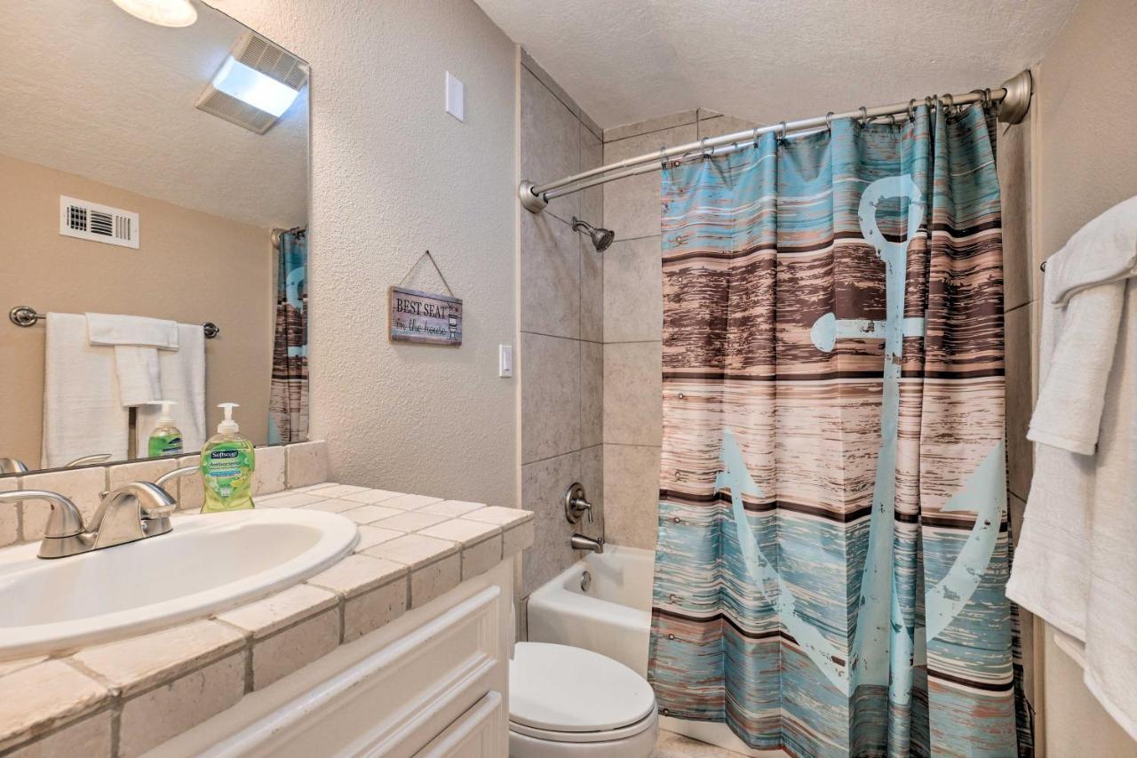 Idyllic Montgomery Condo With Pool And Lake View! 外观 照片