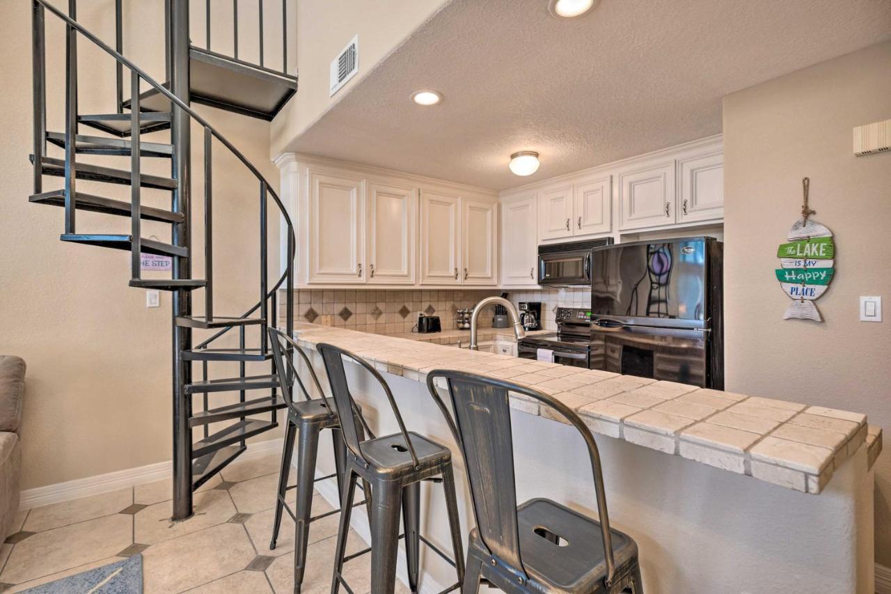 Idyllic Montgomery Condo With Pool And Lake View! 外观 照片
