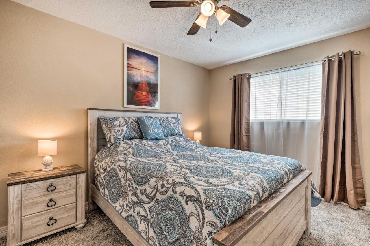 Idyllic Montgomery Condo With Pool And Lake View! 外观 照片