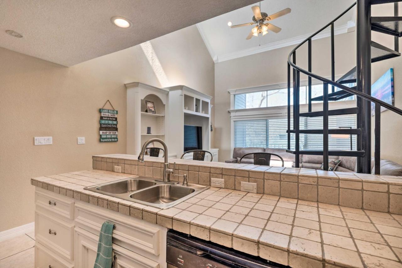 Idyllic Montgomery Condo With Pool And Lake View! 外观 照片