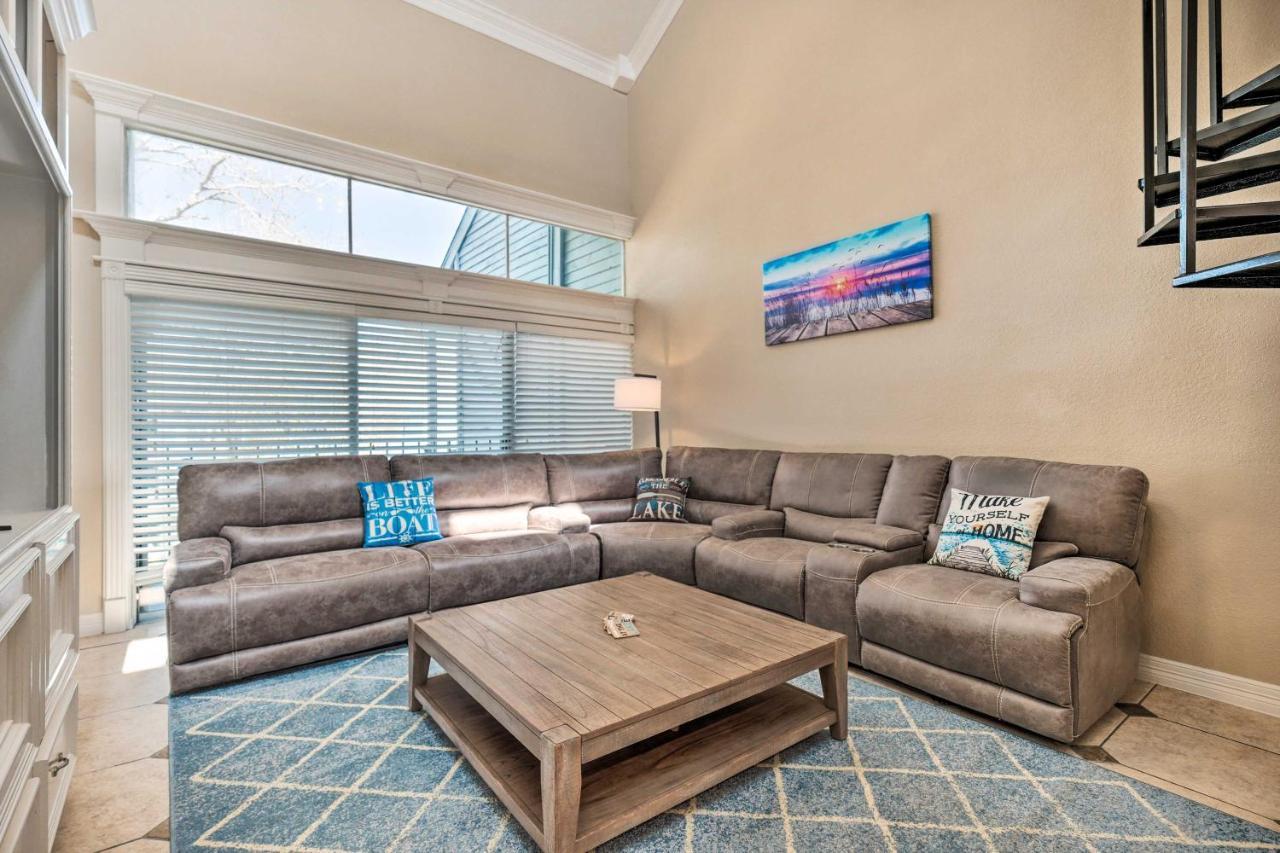 Idyllic Montgomery Condo With Pool And Lake View! 外观 照片